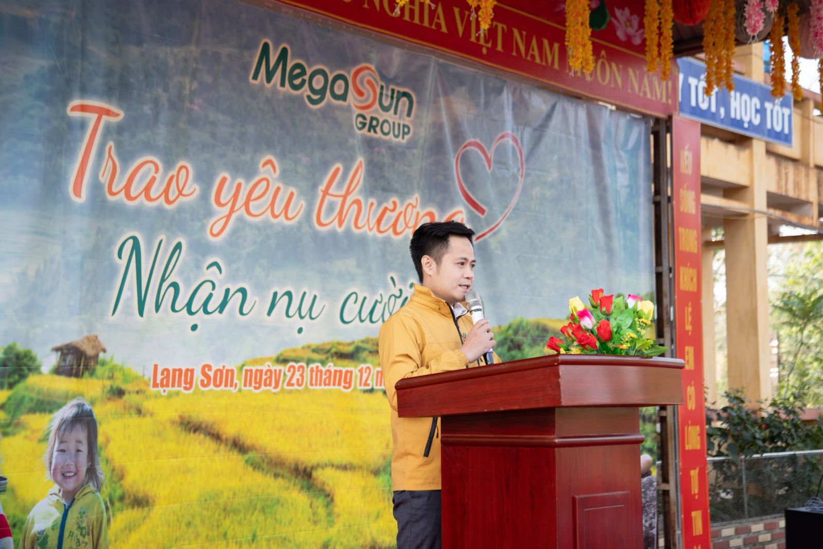 Ông Trần Bá Thọ - Phó chủ tịch công đoàn Tập đoàn Megasun Group phát biểu