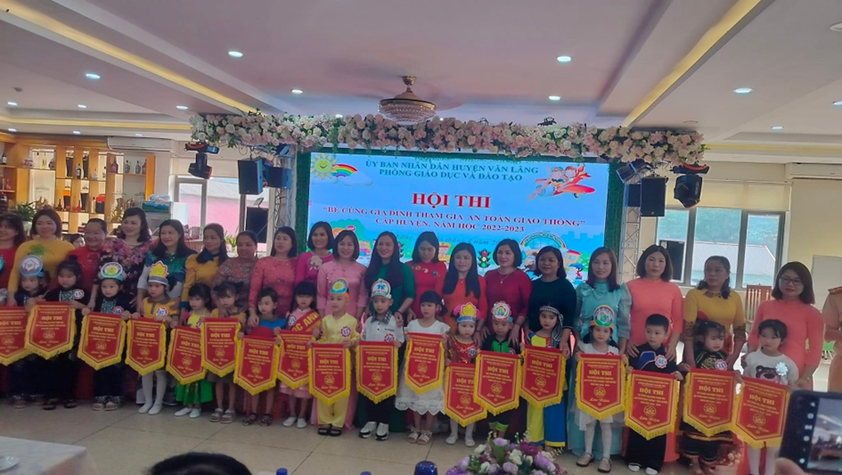 HỘI THI "BÉ CÙNG GIA ĐÌNH THAM GIA AN TOÀN GIAO THÔNG"