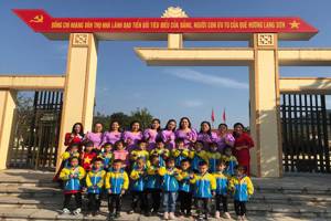 TRƯỜNG MẦM NON XÃ HỒNG THÁI DÂNG HƯƠNG TẠI KHU TƯỞNG NIỆM ĐỒNG CHÍ HOÀNG VĂN THỤ