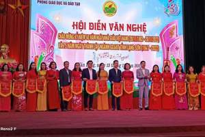 Đoàn văn nghệ cụm xã Nhạc Kỳ đã tham gia hội diễn văn nghệ ” Chào mừng kỷ niệm 40 năm ngày nhà giáo Việt Nam”