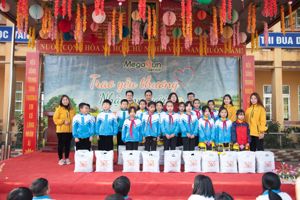 TRAO YÊU THƯƠNG NHẬN NỤ CƯỜI