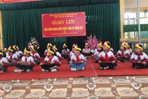 RUNG CHUÔNG VÀNG SÂN CHƠI BỔ ÍCH CHO HỌC SINH