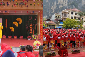 Trường Tiểu học thị trấn Na Sầm đón Tết cùng POKI