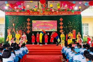 Hoạt động trải nghiệm “Ngày Tết quê em”.