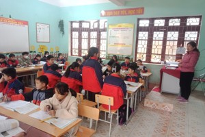 Sinh hoạt chuyên môn: Chuyên đề dạy thể nghiệm môn Văn - Toán - Anh
